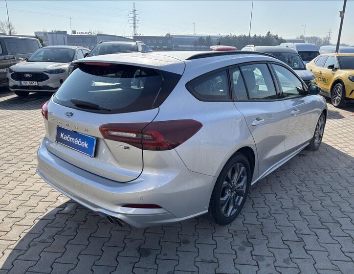 Ford Focus Kombi 999,0 92 kw