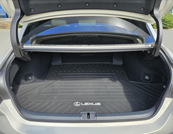 Lexus ES 300h Sedan 2,5 l 160 kw