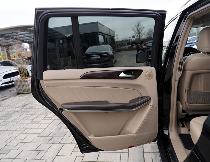 Mercedes-Benz GL SUV / Terénní 4,7 l 320 kw