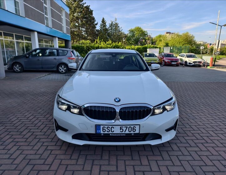 BMW Řada 3 Sedan / Limuzína 2,0 l 140 kw