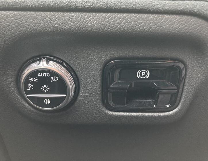 Mercedes-Benz EQE 17