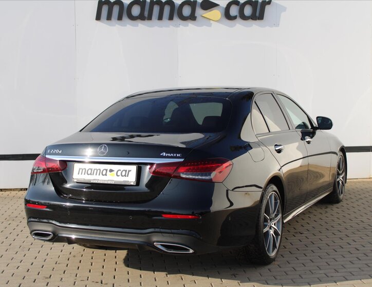 Mercedes-Benz Třídy E Sedan / Limuzína 2,0 l 143 kw