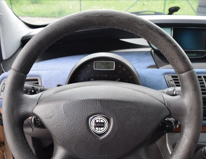 Lancia Phedra MPV 2,2 l 94 kw