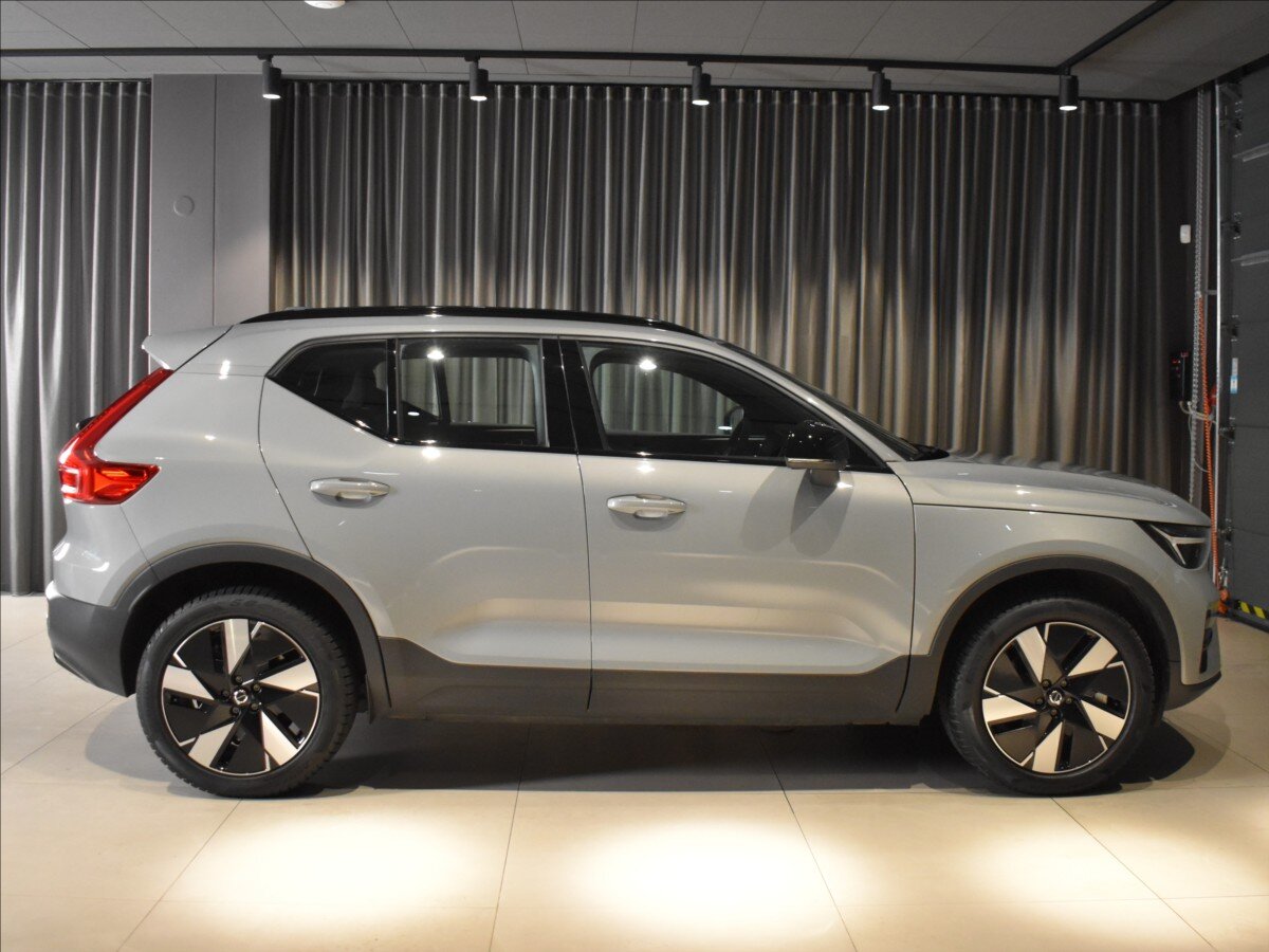 Volvo EX40 SUV / Terénní 0,0 185 kw