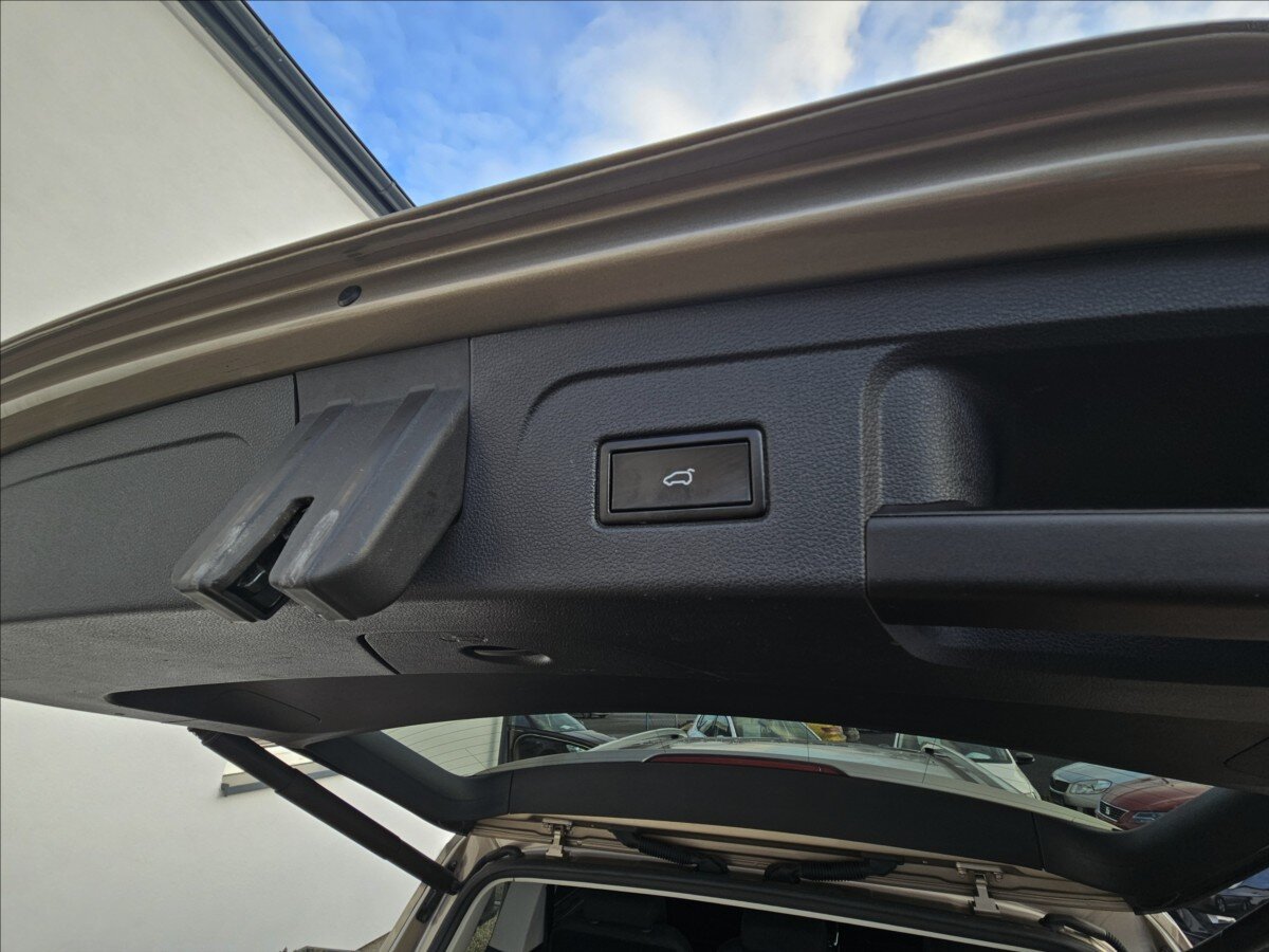 Volkswagen Touran Kombi 1,4 l 110 kw