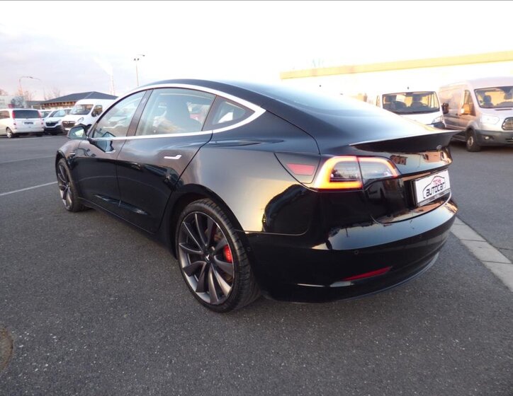 Tesla Model 3 Sedan 0,0 377 kw