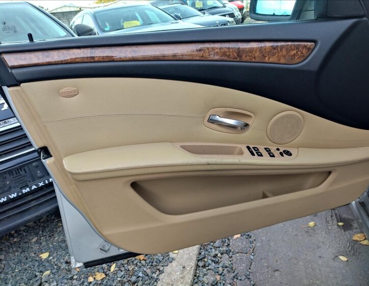 BMW Řada 5 Kombi 3,0 l 145 kw