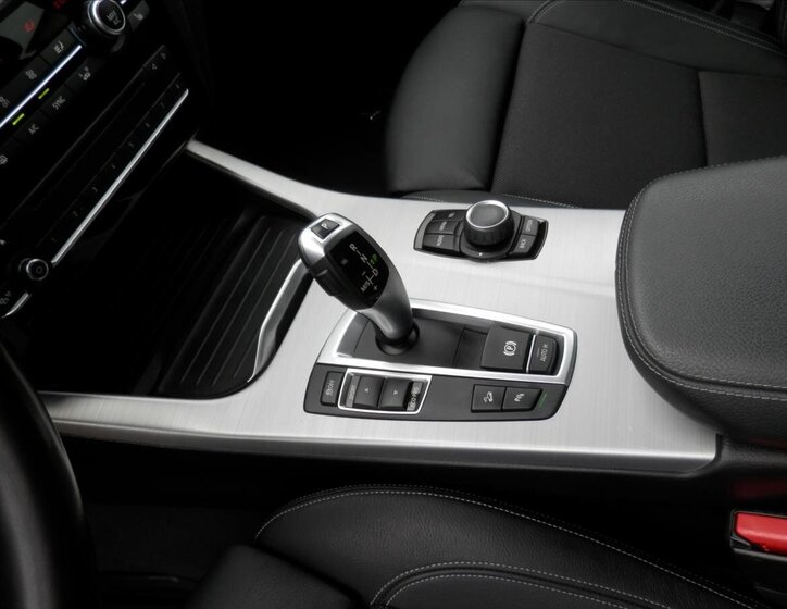 BMW X3 SUV / Terénní 2,0 l 140 kw