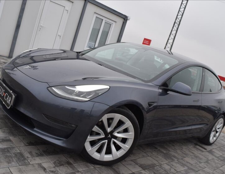 Tesla Model 3 Sedan 0,0 366 kw