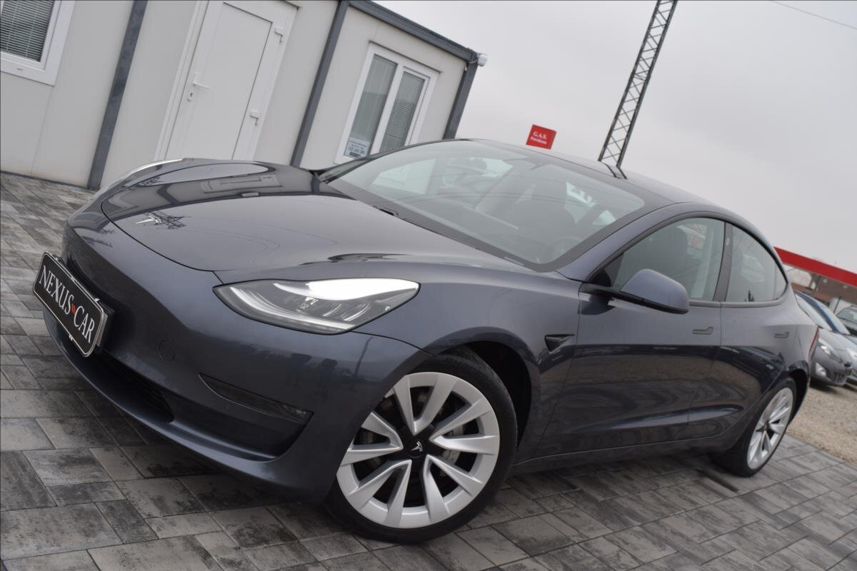 Tesla Model 3 Sedan 0,0 366 kw
