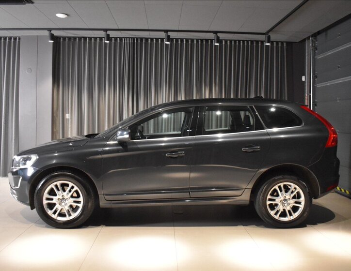 Volvo XC60 SUV / Terénní 2,0 l 100 kw