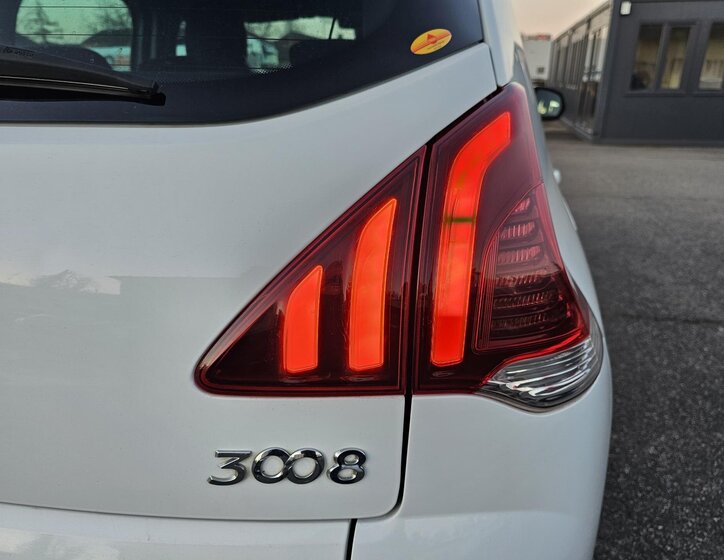 Peugeot 3008 SUV 1,2 l 96 kw