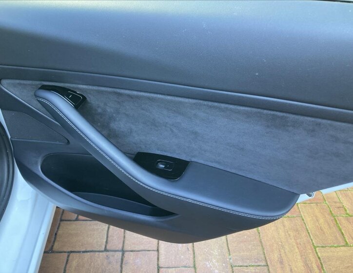 Tesla Model 3 Sedan 0,0 208 kw