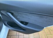 Tesla Model 3 Sedan 0,0 208 kw