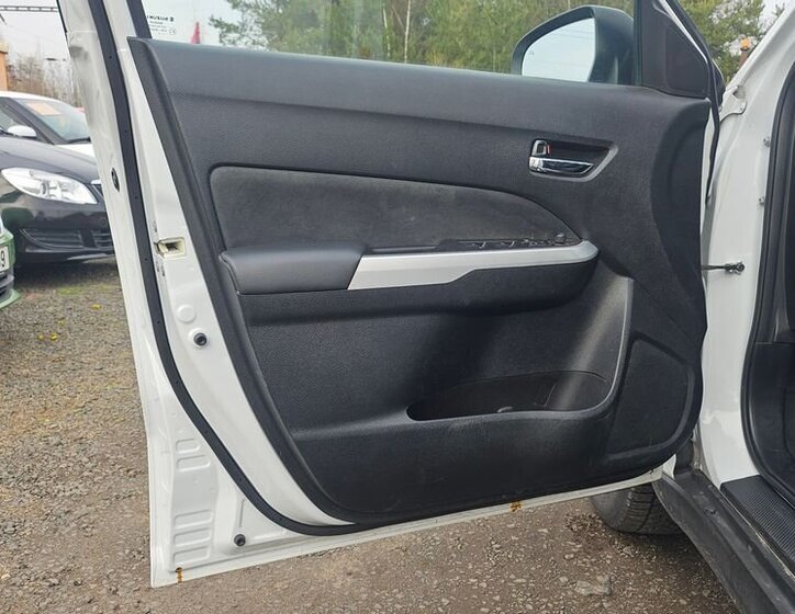 Suzuki Vitara SUV / Terénní 1,6 l 88 kw