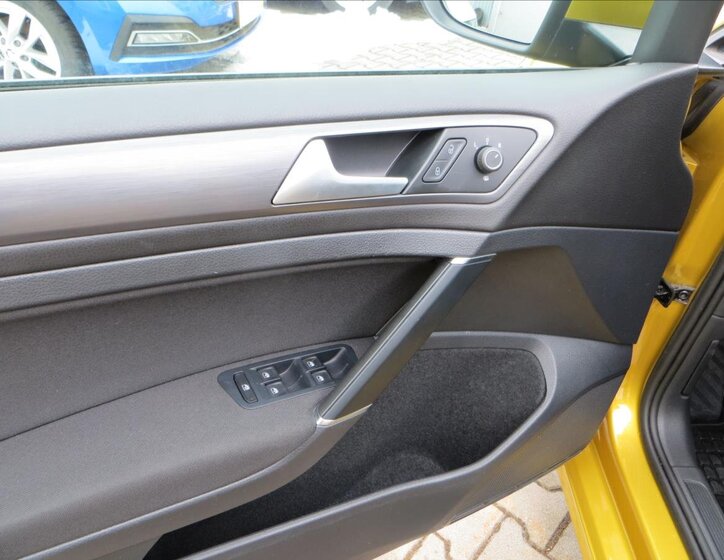 Volkswagen Golf Hatchback 999,0 85 kw