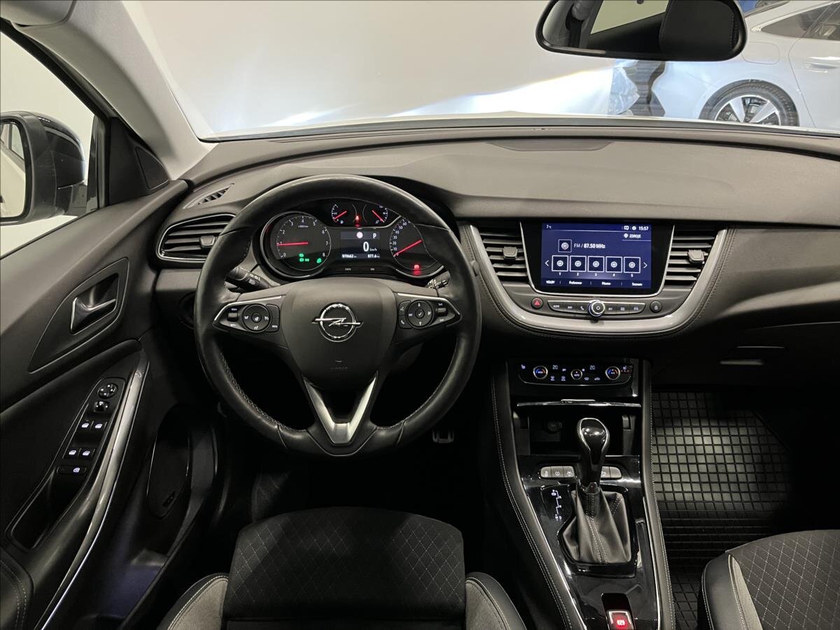 Opel Grandland X SUV 1,2 l 96 kw