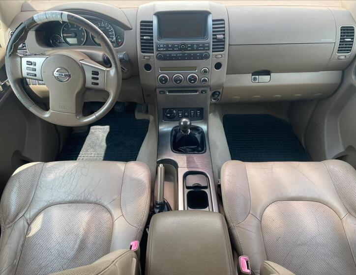 Nissan Pathfinder 7