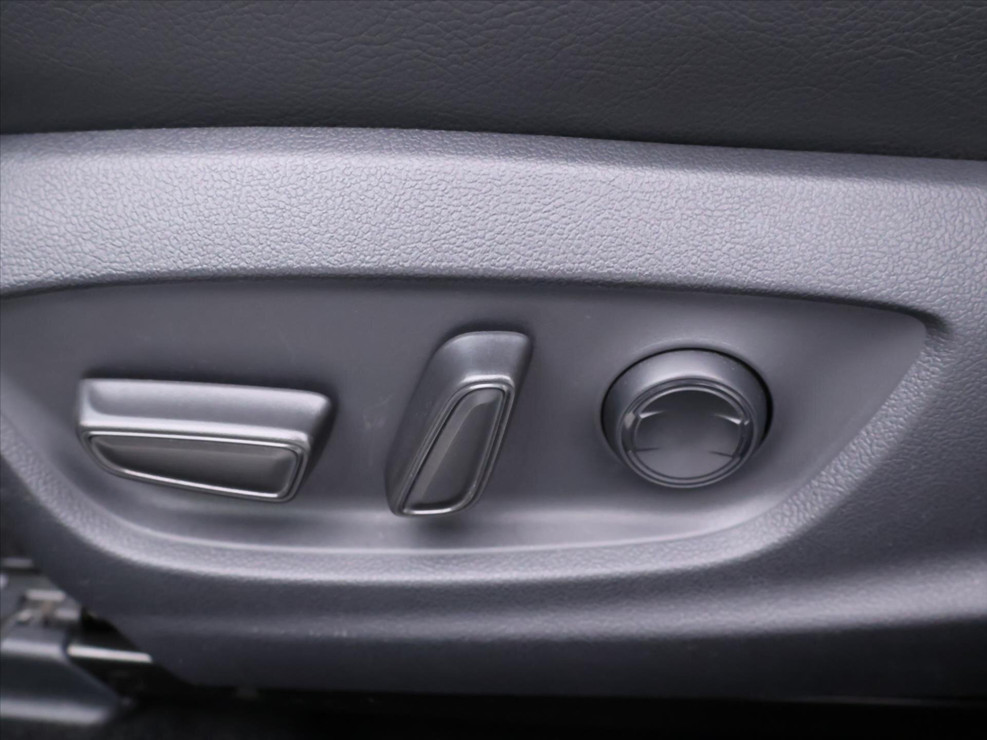 Toyota Camry Sedan 2,5 l 131 kw