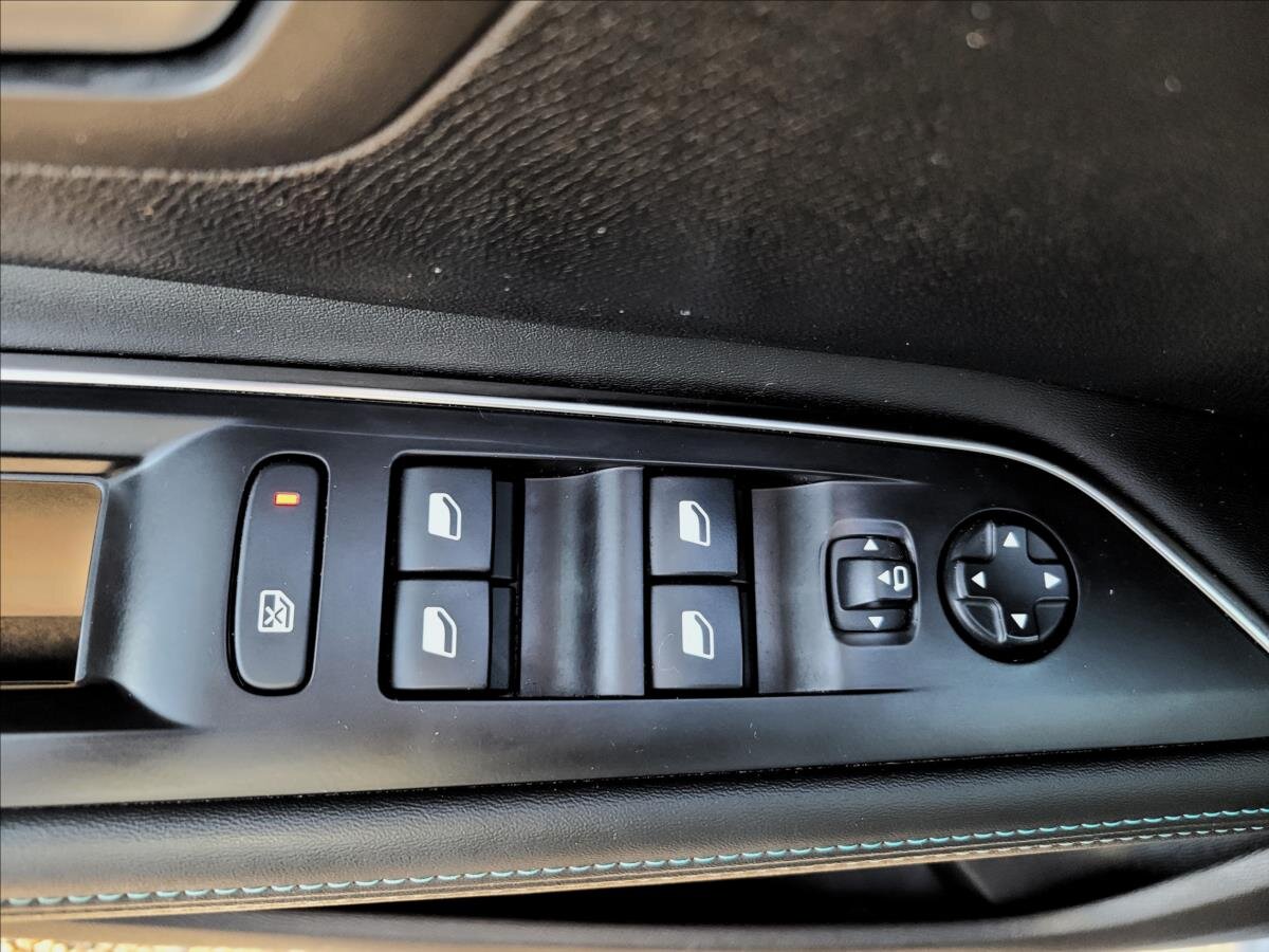 Peugeot 5008 SUV 1,5 l 96 kw