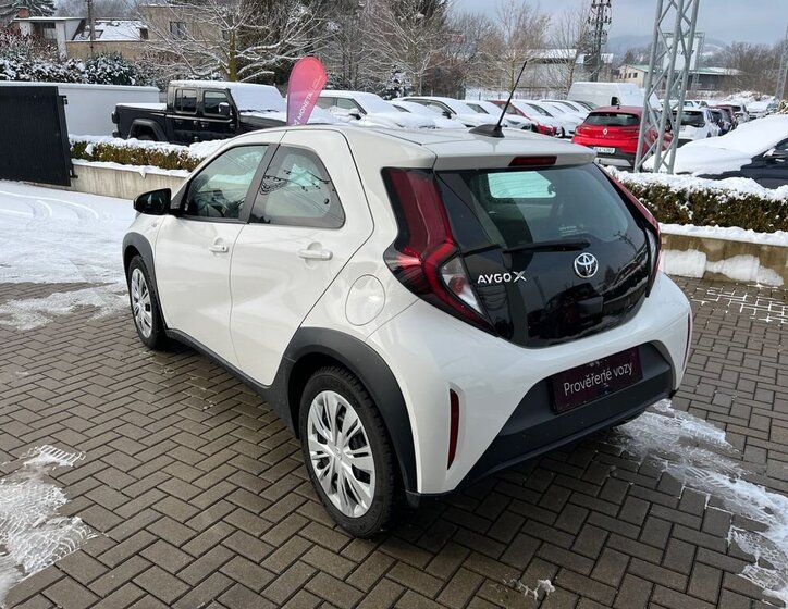 Toyota Aygo Hatchback 998,0 53 kw