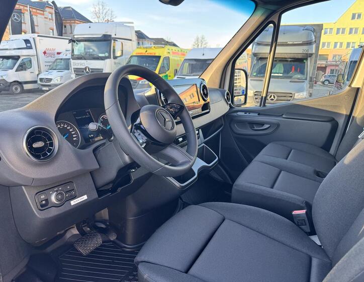 Mercedes-Benz Sprinter 12
