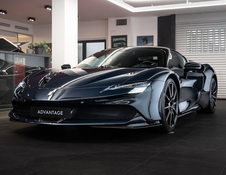 Ferrari SF90 Kupé 4,0 l 736 kw