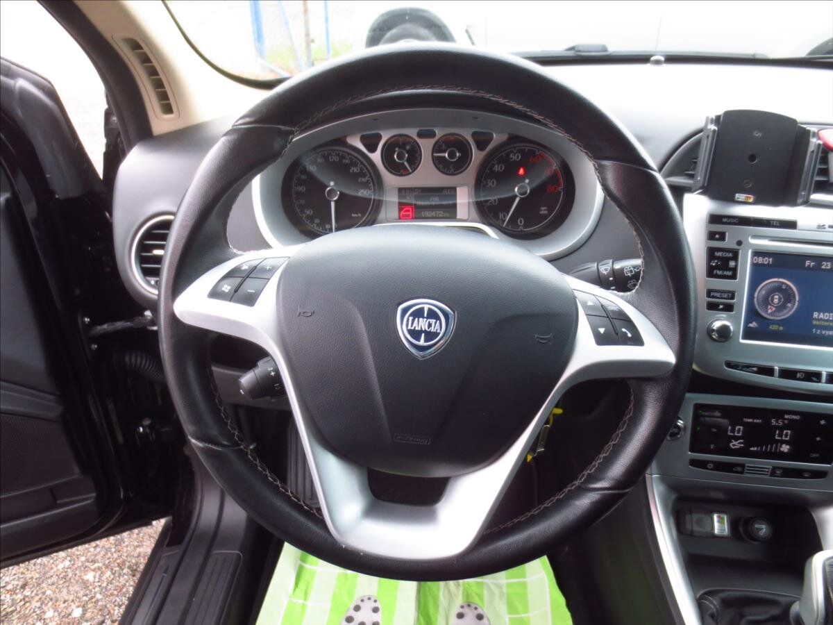 Lancia Delta Hatchback 1,4 l 88 kw