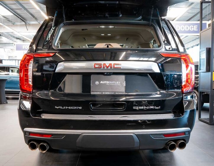 GMC Yukon SUV / Terénní 6,2 l 313 kw