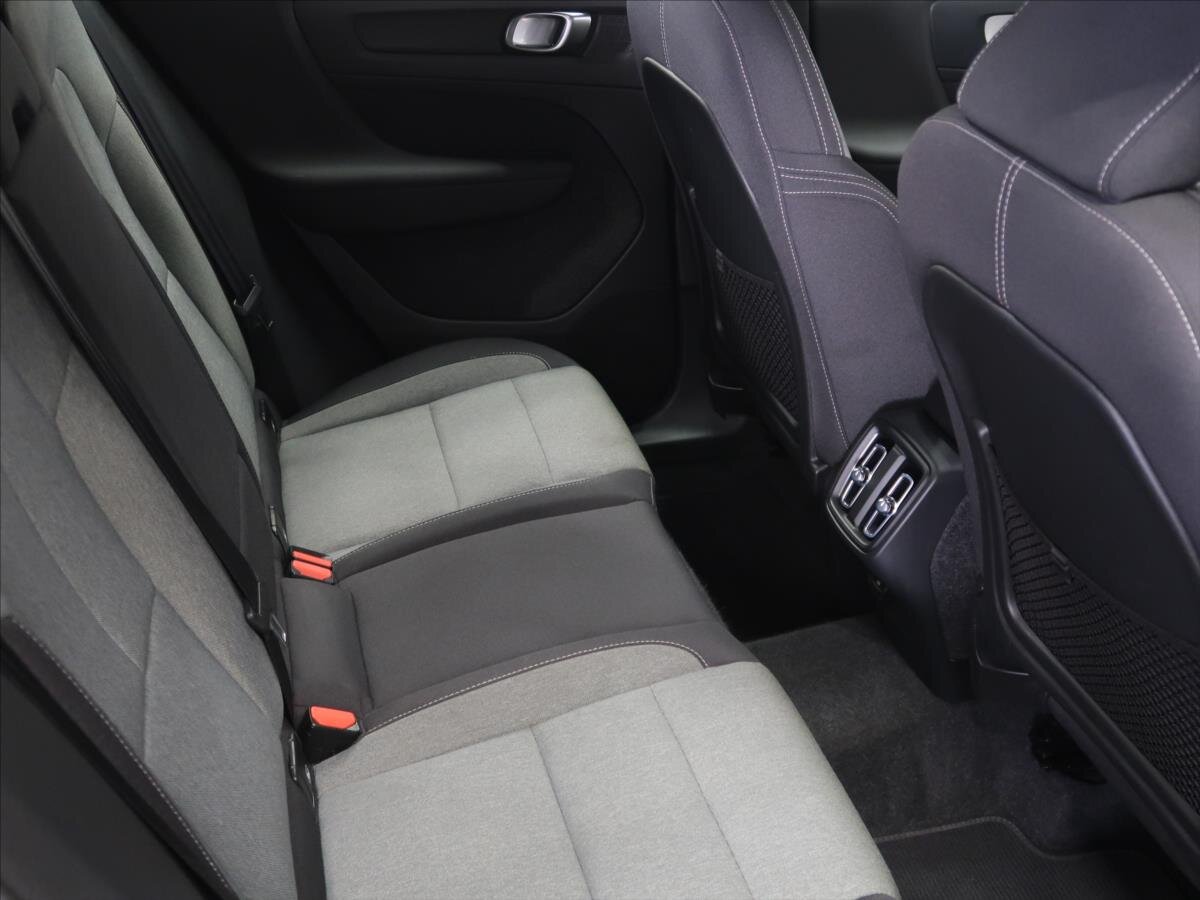 Volvo XC40 Kombi 2,0 l 145 kw