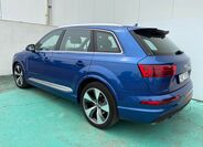 Audi Q7 4
