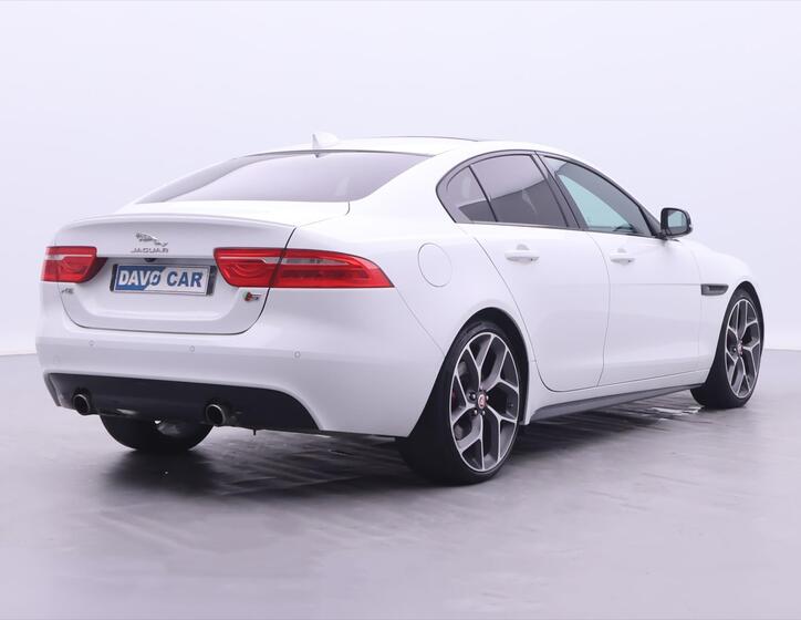 Jaguar XE 7