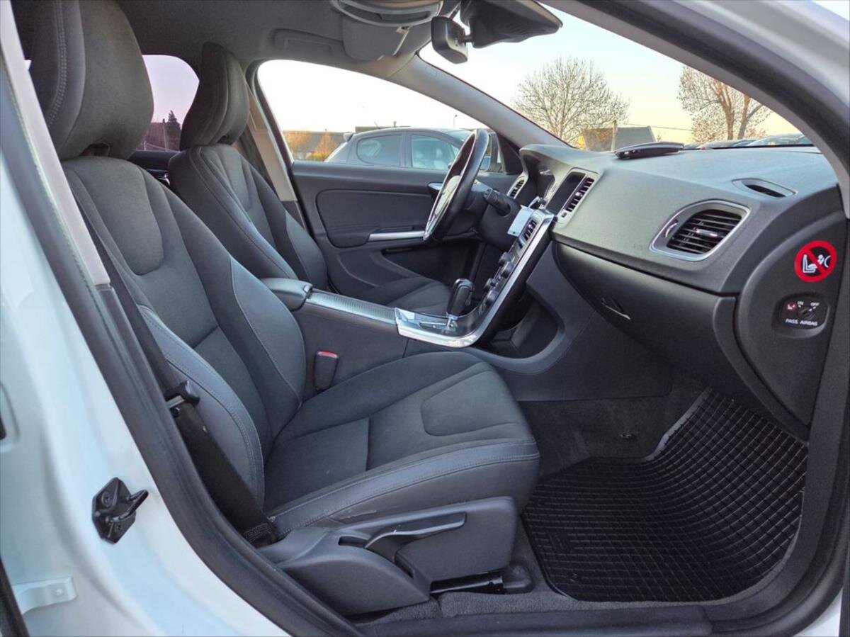 Volvo V60 Kombi 2,0 l 120 kw