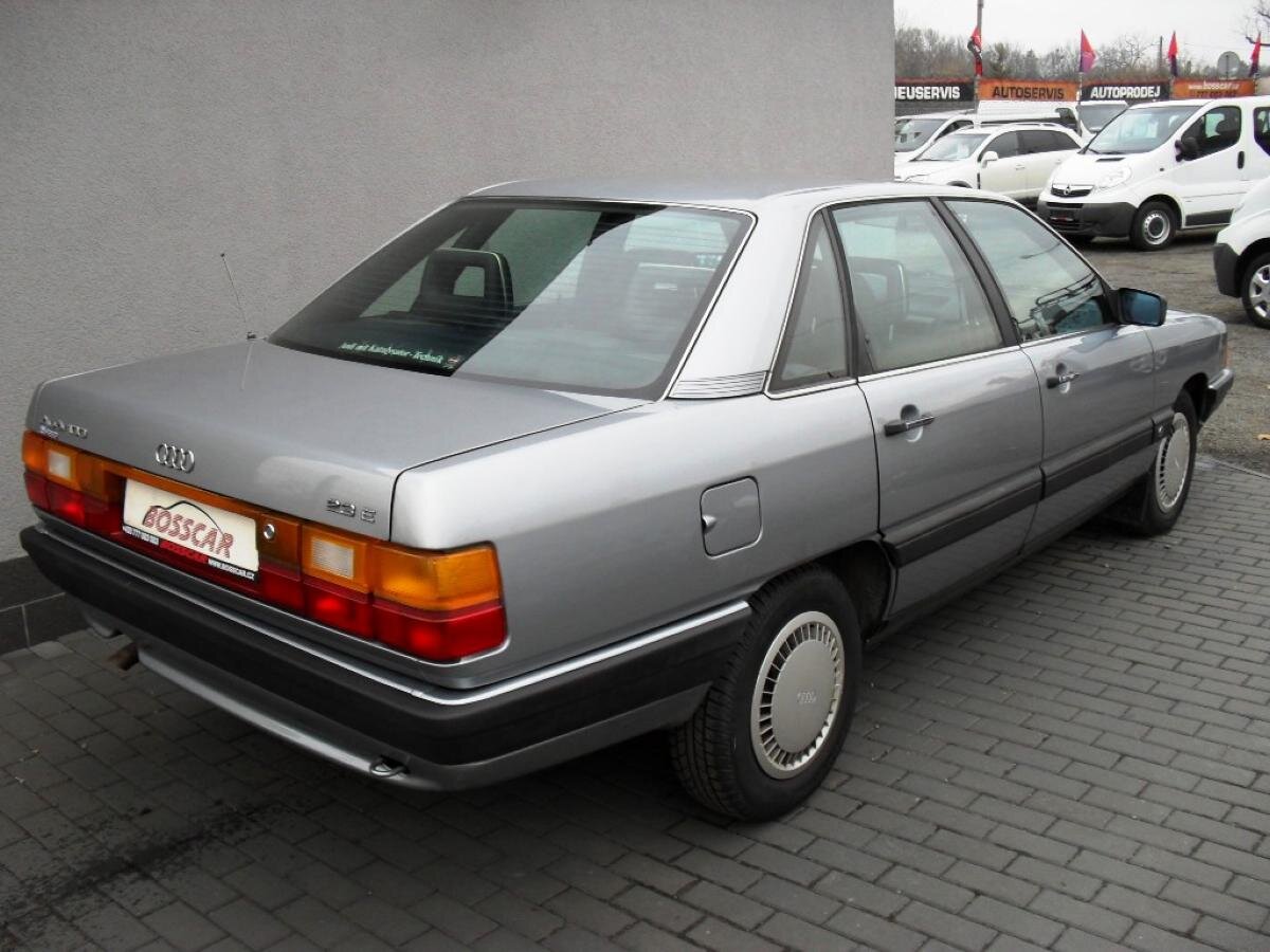 Audi 100