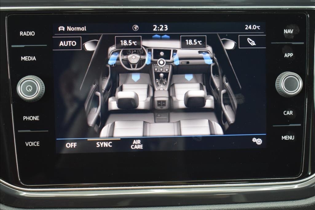 Volkswagen T-Roc SUV / Terénní 2,0 l 140 kw