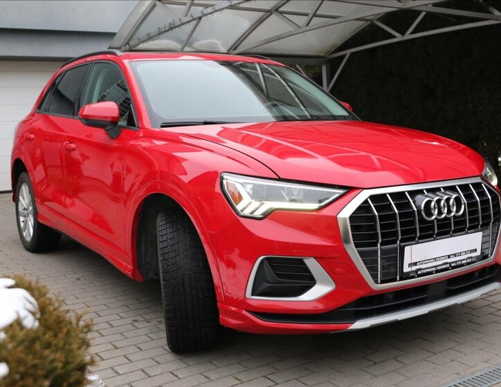 Audi Q3 8