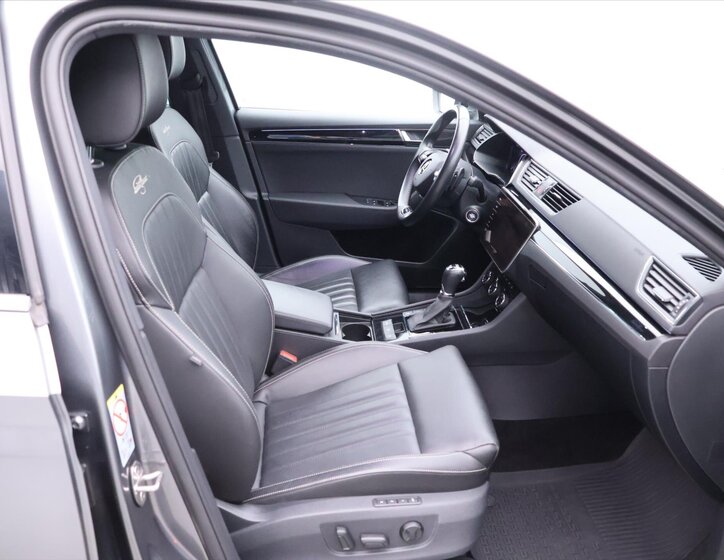 Škoda Superb Sedan / Limuzína 2,0 l 147 kw