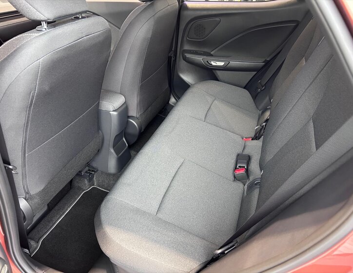 Lexus LBX SUV / Terénní 1,5 l 100 kw