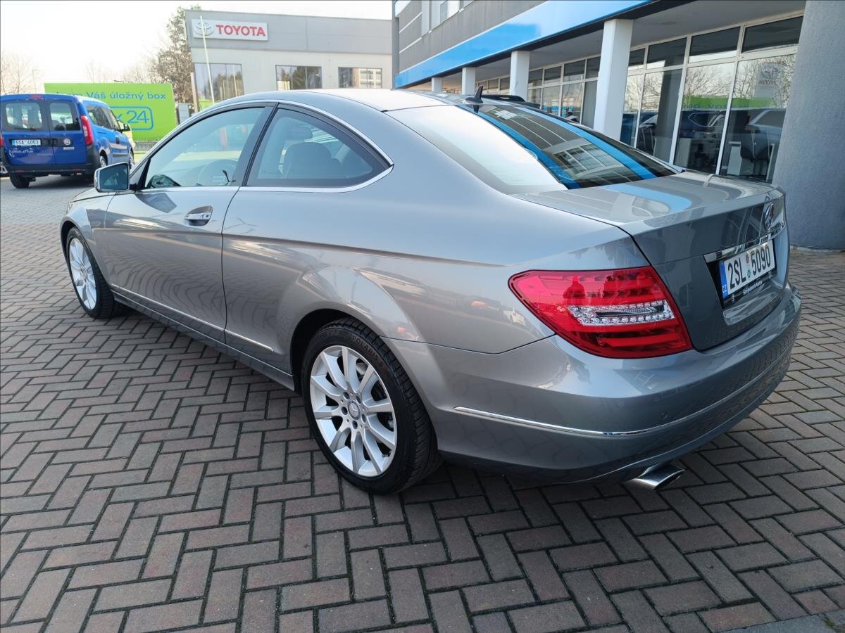 Mercedes-Benz Třídy C Kupé 2,1 l 150 kw