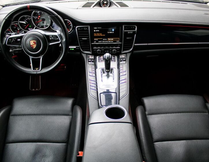 Porsche Panamera 11