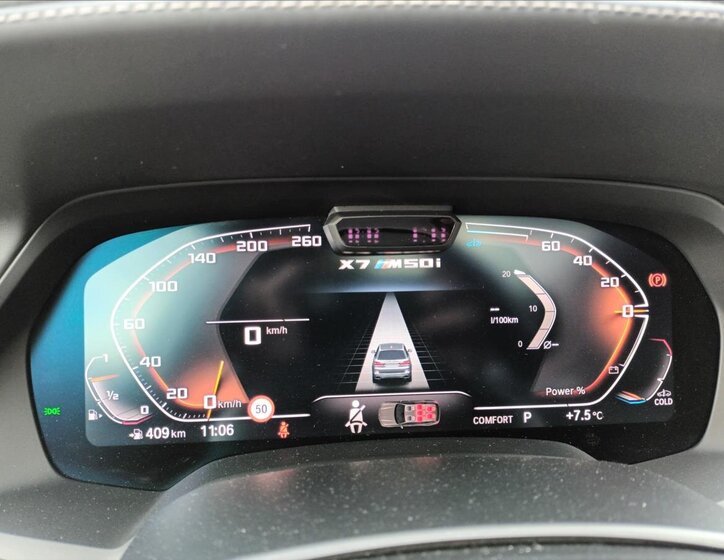 BMW X7 SUV / Terénní 4,4 l 390 kw