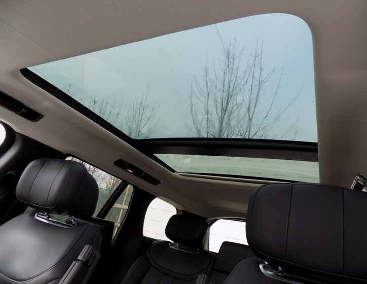 Land Rover Range Rover SUV 4,4 l 390 kw