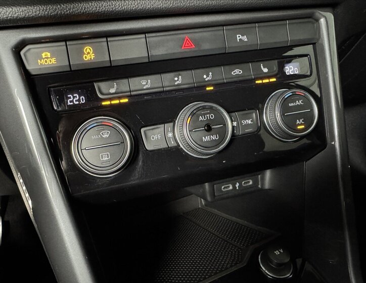 Volkswagen T-Roc SUV / Terénní 1,5 l 110 kw