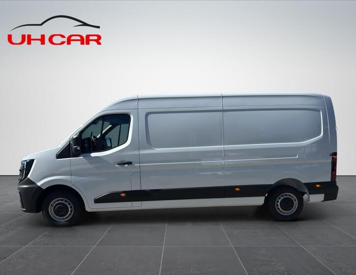 Nissan Interstar 8