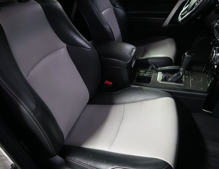 Toyota Land Cruiser 16