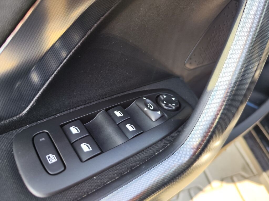 Peugeot 2008 SUV / Terénní 1,2 l 81 kw