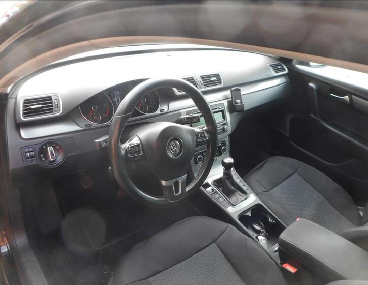 Volkswagen Passat 9
