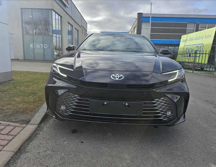 Toyota Camry Sedan / Limuzína 2,5 l 137 kw