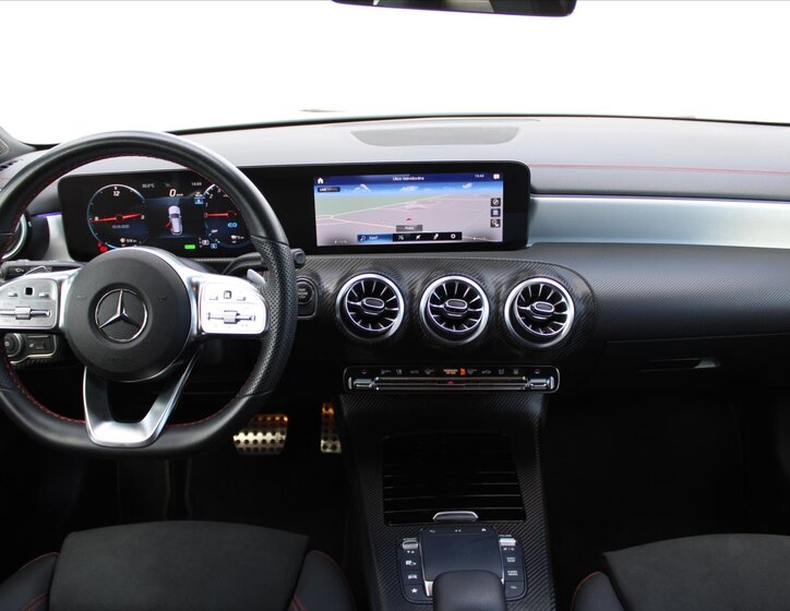 Mercedes-Benz CLA Kombi 1,3 l 193 kw