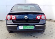 Volkswagen Passat Sedan / Limuzína 2,0 l 103 kw